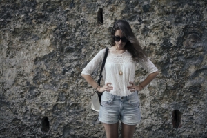 Tatiana Biggi - Tati loves pearls - outfit - blogger - shorts - blusa in pizzo
