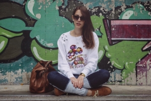 Tatiana Biggi - Tati loves pearls - outfit - skate park - graffiti - felpa e jeans